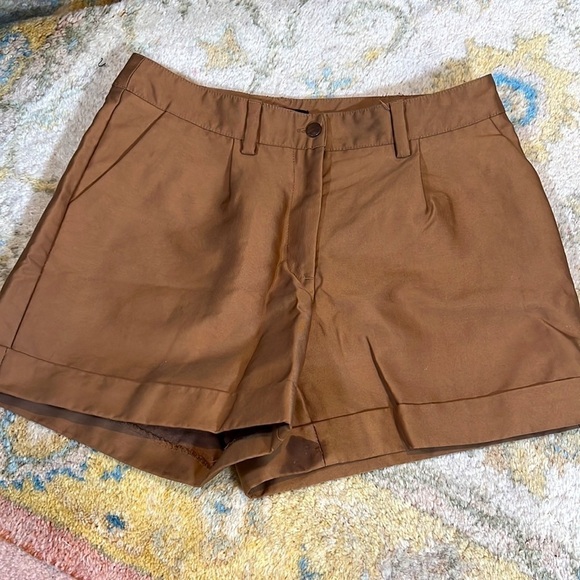 ⭐️H&M,Rich Tan Shorts,Cuffed w/Pockets, EUC, Dress Up or Down, Size 8 - Picture 6 of 11